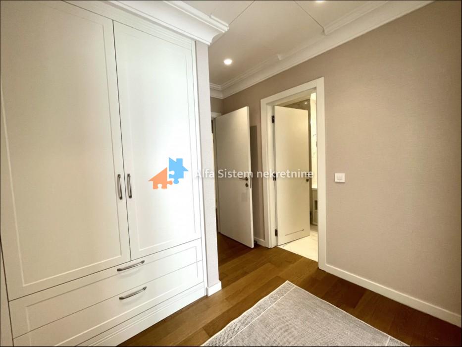 Izdavanje: Četvorosoban stan 123 m², Novi Beograd – Beograd