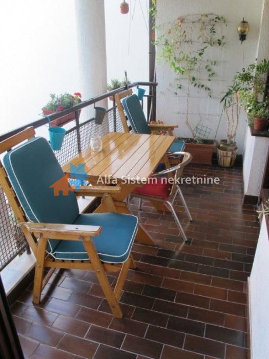 Izdavanje: Trosoban stan 90 m², Savski venac – Beograd