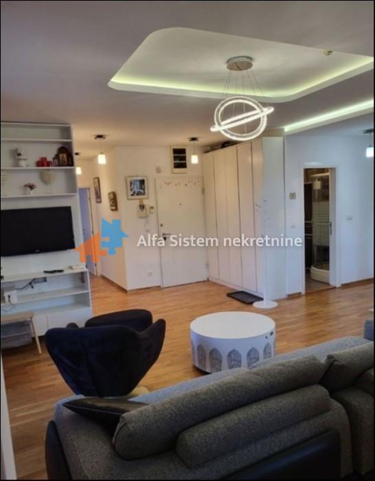 Izdavanje: Četvorosoban stan 100 m², Novi Beograd – Beograd