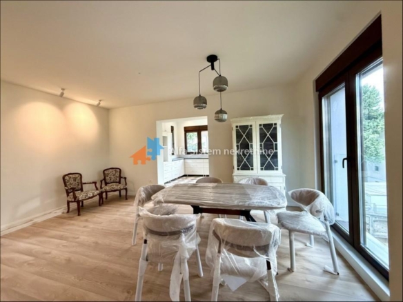 Izdavanje: Četvorosoban stan 123 m², Savski venac – Beograd