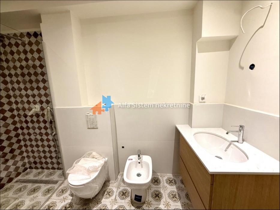 Izdavanje: Četvorosoban stan 123 m², Savski venac – Beograd