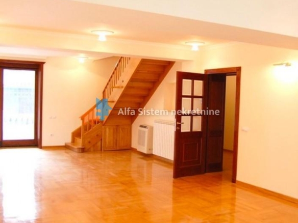 Izdavanje: Šestosoban stan 250 m², Savski venac – Beograd