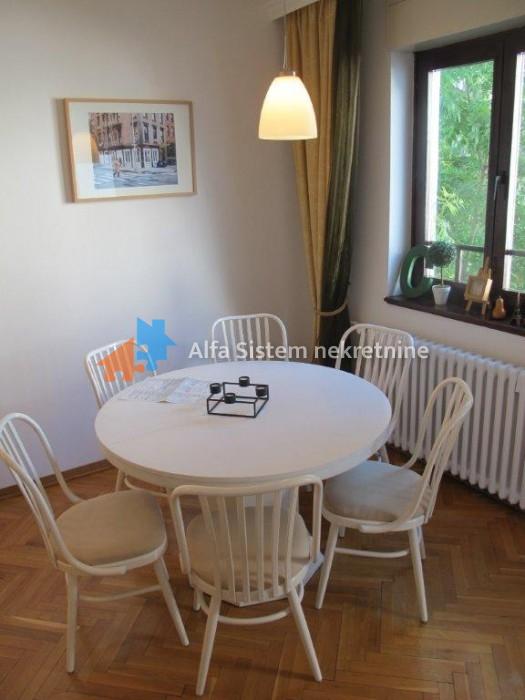 Izdavanje: Trosoban stan 90 m², Savski venac – Beograd