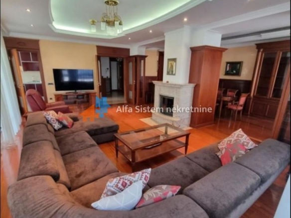 Izdavanje: Dvoiposoban stan 120 m², Stari grad – Beograd