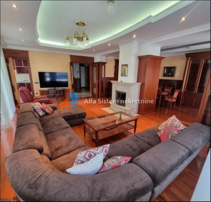 Izdavanje: Dvoiposoban stan 120 m², Stari grad – Beograd