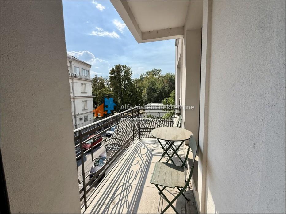 Izdavanje: Četvorosoban stan 185 m², Vračar – Beograd