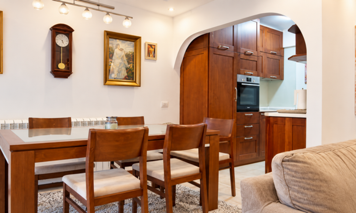 Izdavanje: Četvorosoban stan 115 m², Dedinje – Beograd