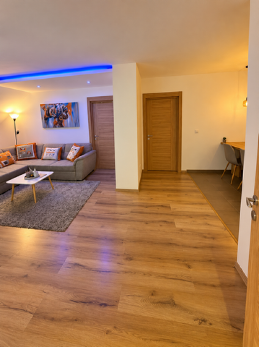 Izdavanje: Četvorosoban stan 90 m², Banovo brdo – Beograd