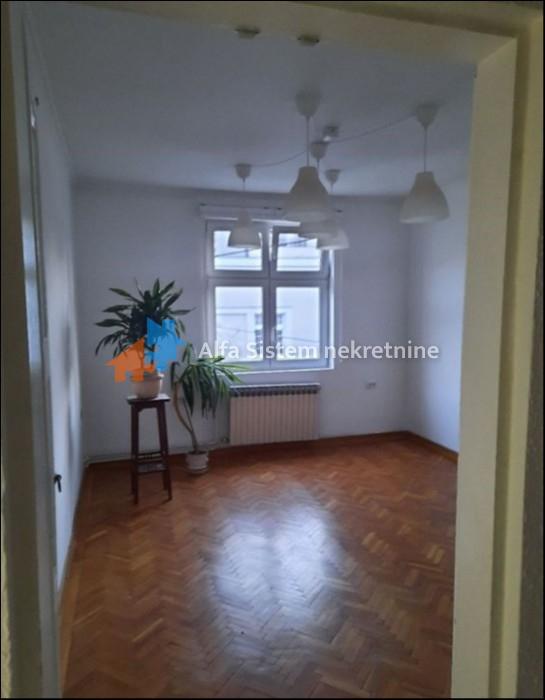 Izdavanje: Petosoban stan 250 m², Vračar – Beograd