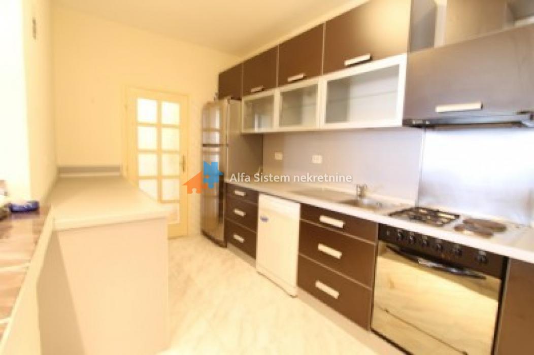 Izdavanje: Četvorosoban stan 140 m², Banovo brdo – Beograd