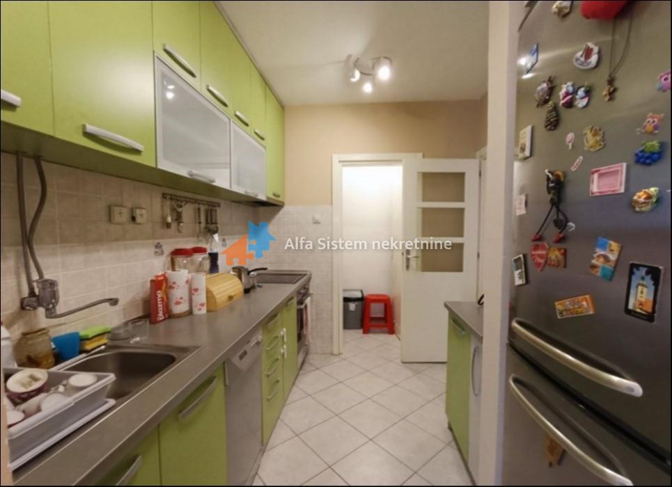 Izdavanje: Četvorosoban stan 100 m², Zvezdara – Beograd