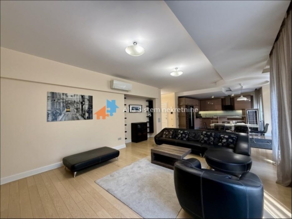 Izdavanje: Četvorosoban stan 185 m², Vračar – Beograd