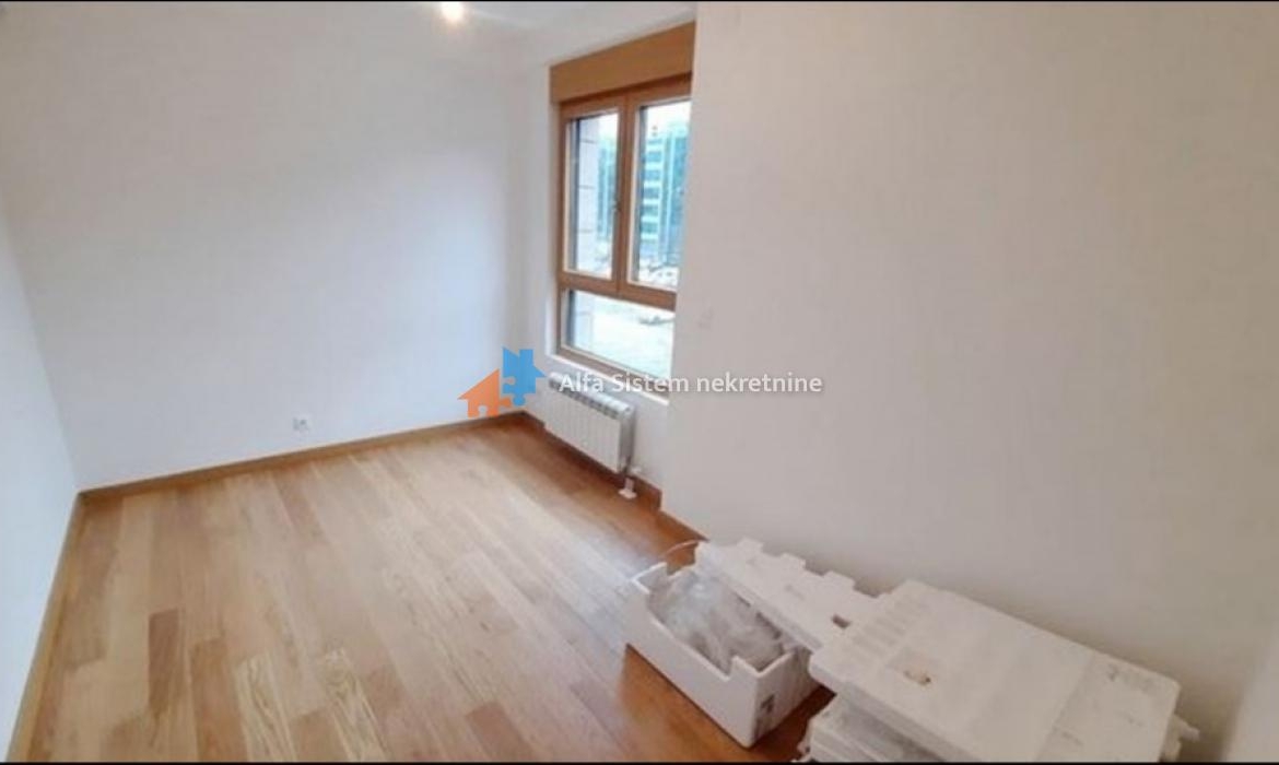 Izdavanje: Četvorosoban stan 105 m², Novi Beograd – Beograd