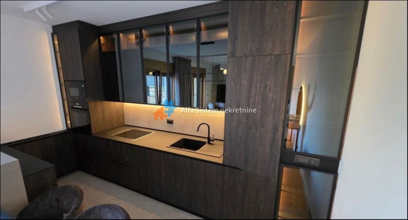 Izdavanje: Trosoban stan 95 m², Savski venac – Beograd Izdavanje: Trosoban stan 95 m², Savski venac – Beograd