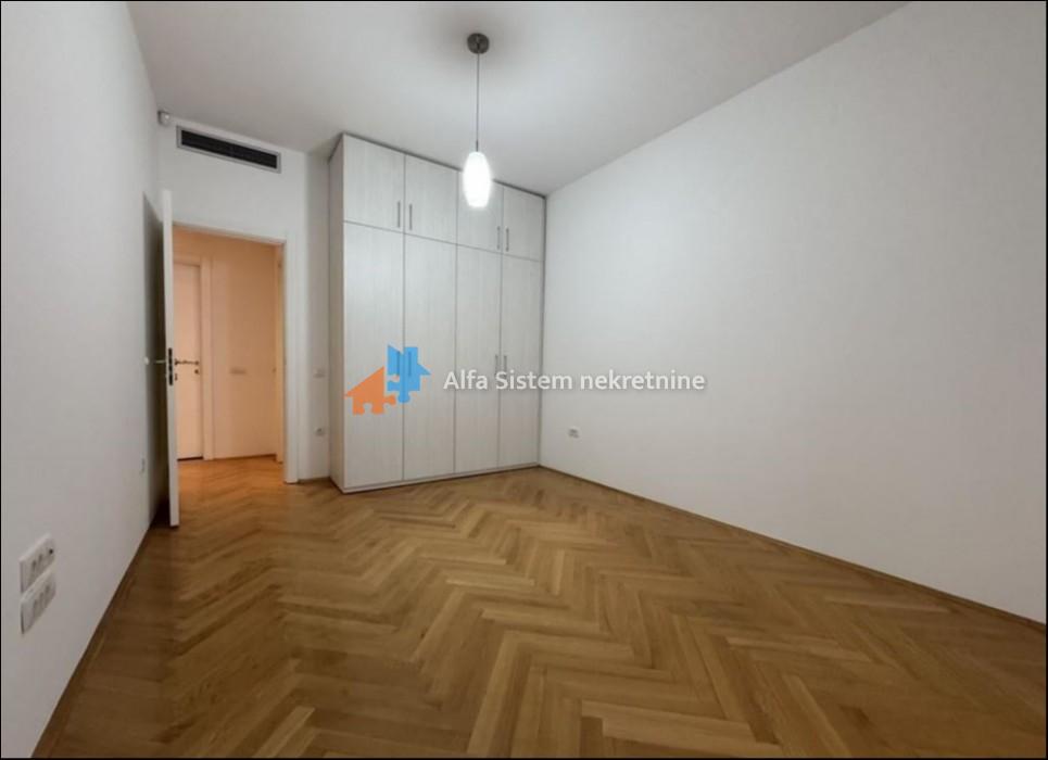 Izdavanje: Trosoban stan 110 m², Vračar – Beograd