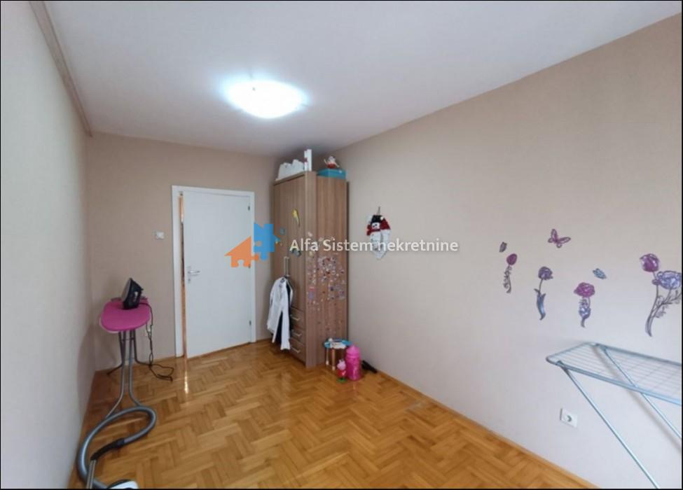 Izdavanje: Četvorosoban stan 100 m², Zvezdara – Beograd
