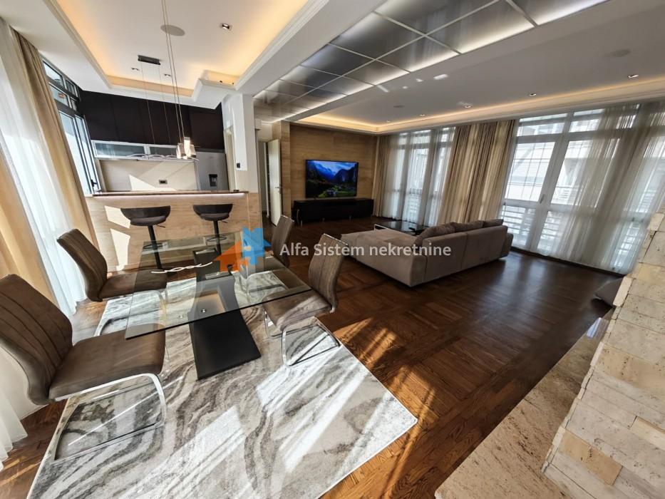 Izdavanje: Četvorosoban stan 148 m², Savski venac – Beograd