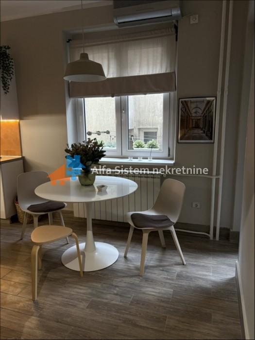 Izdavanje: Jednosoban stan 50 m², Stari grad – Beograd