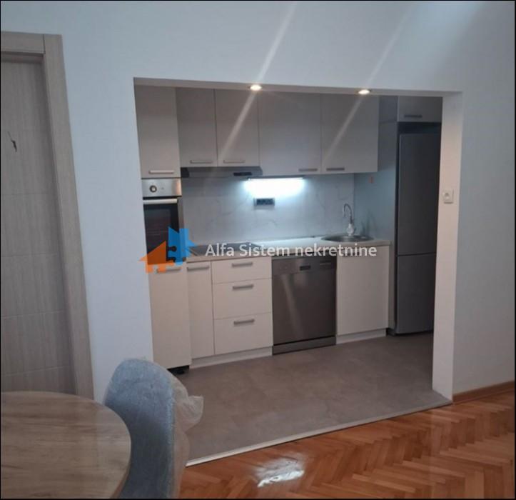 Izdavanje: Trosoban stan 52 m², Vračar – Beograd