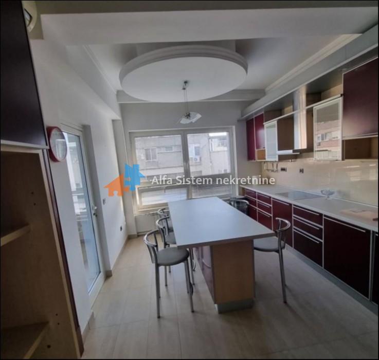 Izdavanje: Dvoiposoban stan 120 m², Stari grad – Beograd