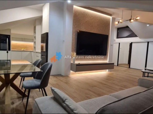Izdavanje: Trosoban stan 360 m², Dedinje – Beograd