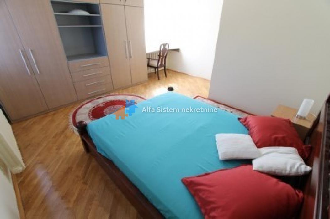Izdavanje: Četvorosoban stan 140 m², Banovo brdo – Beograd