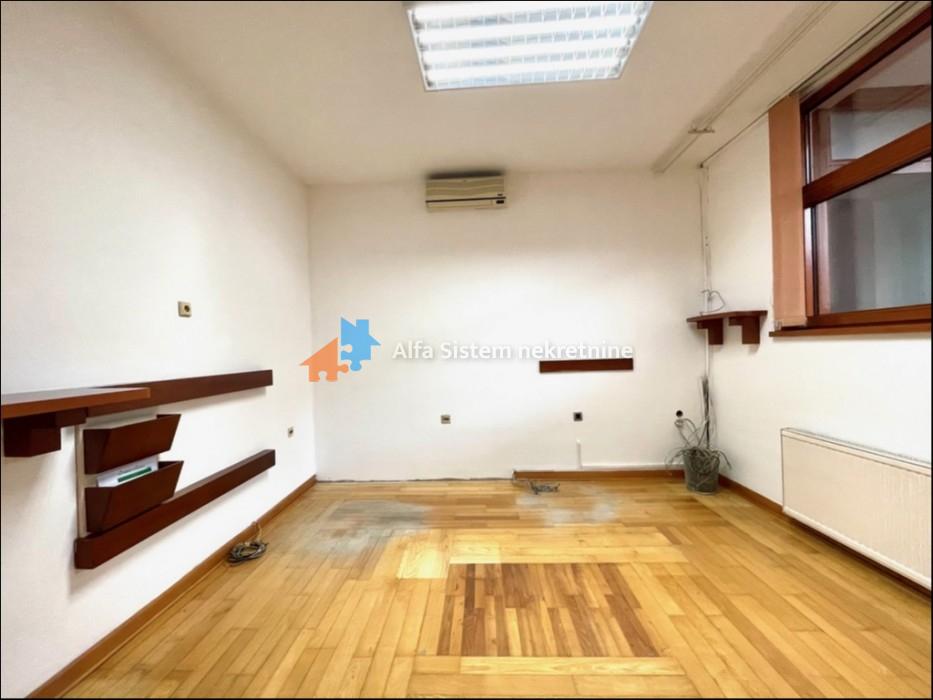Izdavanje: Poslovni prostor 350 m², Zvezdara – Beograd