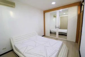 Izdavanje: Četvorosoban stan 222 m², Palilula – Beograd