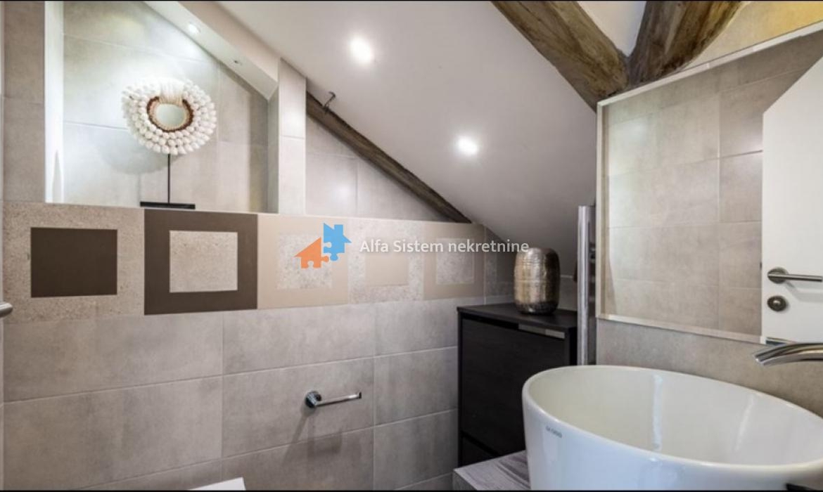 Izdavanje: Četvorosoban stan 108 m², Savski venac – Beograd