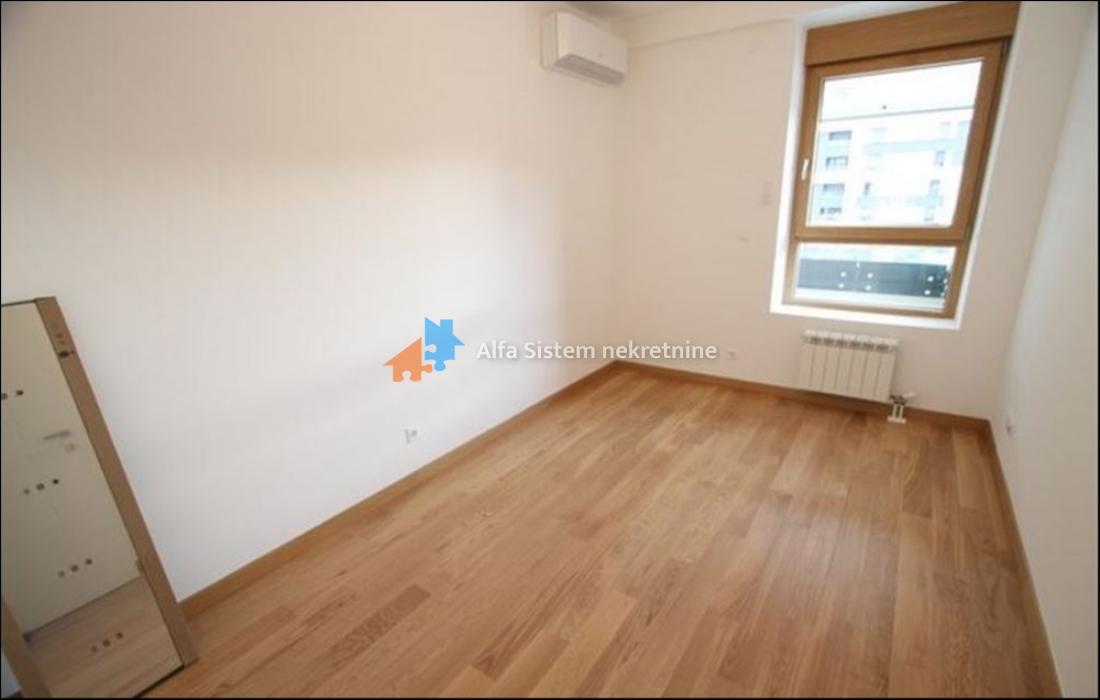 Izdavanje: Četvorosoban stan 105 m², Novi Beograd – Beograd