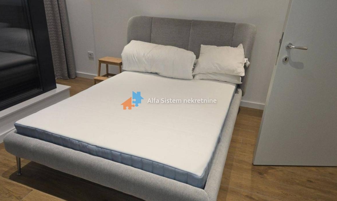 Izdavanje: Kuća 250 m², Savski venac – Beograd