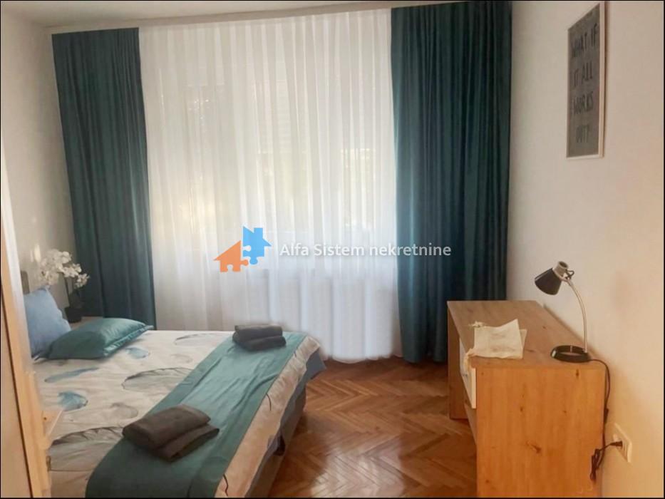 Izdavanje: Dvoiposoban stan 64 m², Savski venac – Beograd