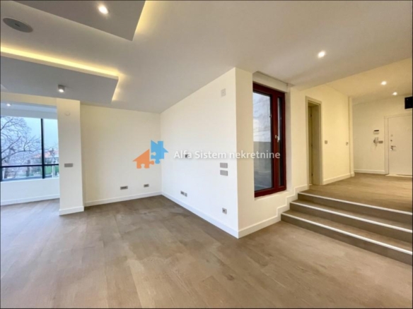 Izdavanje: Četvorosoban stan 174 m², Savski venac – Beograd