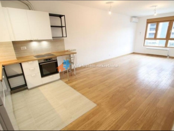 Izdavanje: Četvorosoban stan 105 m², Novi Beograd – Beograd