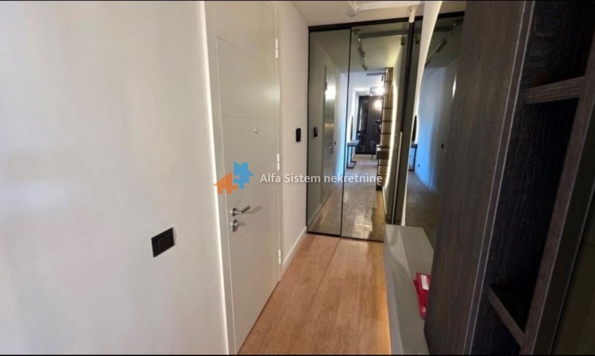 Izdavanje: Trosoban stan 95 m², Savski venac – Beograd
