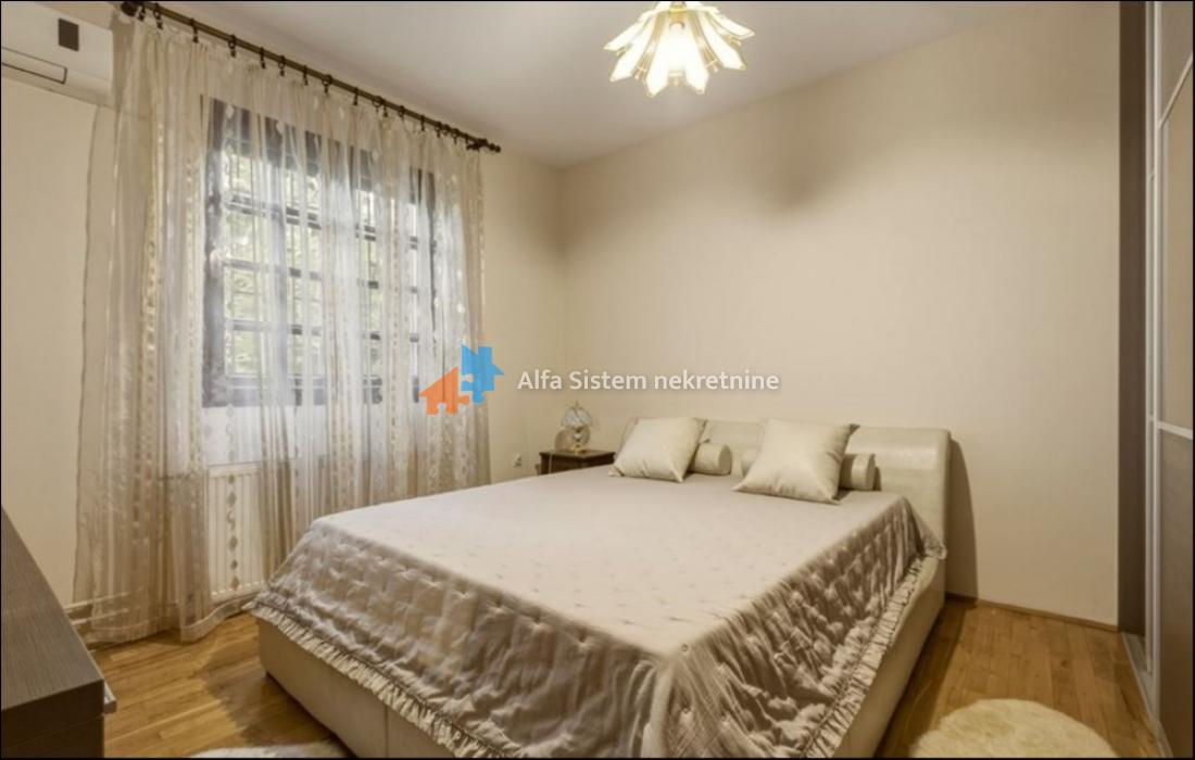 Izdavanje: Kuća 330 m², Dedinje – Beograd