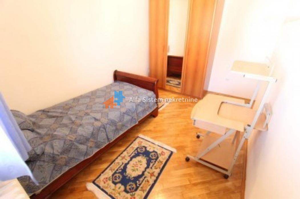 Izdavanje: Četvorosoban stan 140 m², Banovo brdo – Beograd