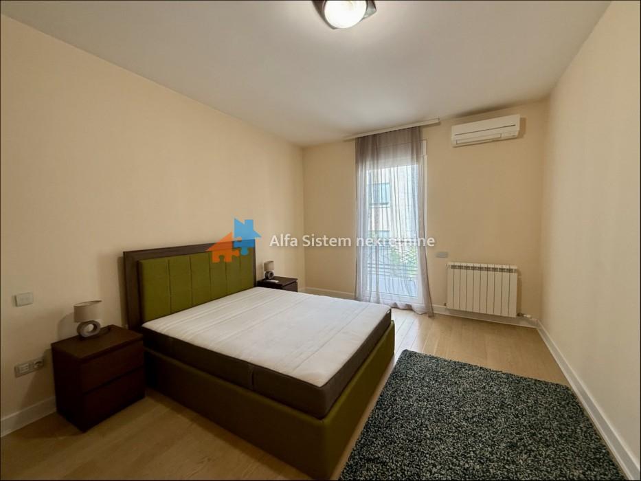 Izdavanje: Četvorosoban stan 185 m², Vračar – Beograd