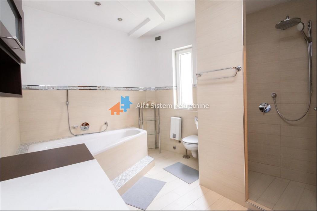 Izdavanje: Četvorosoban stan 140 m², Stari grad – Beograd