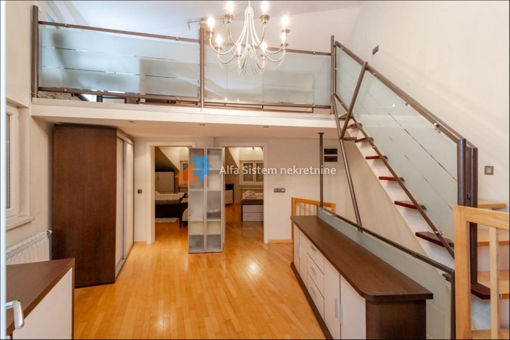 Izdavanje: Četvorosoban stan 140 m², Stari grad – Beograd