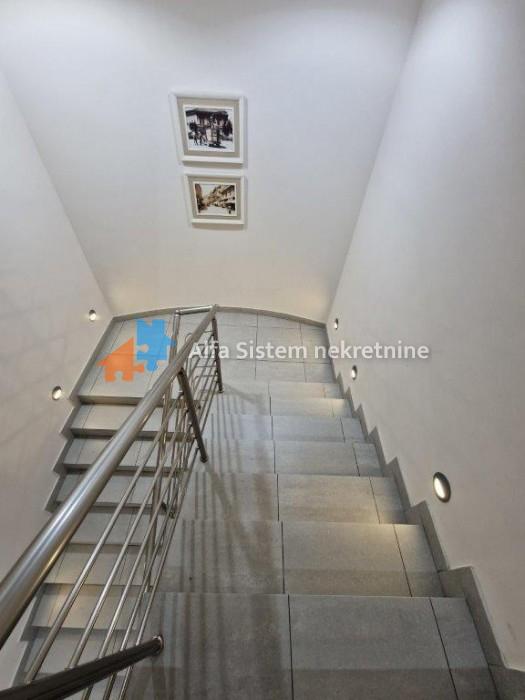Izdavanje: Poslovni prostor 216 m², Savski venac – Beograd