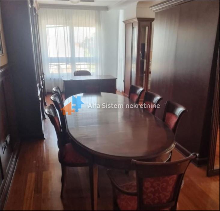 Izdavanje: Dvoiposoban stan 120 m², Stari grad – Beograd