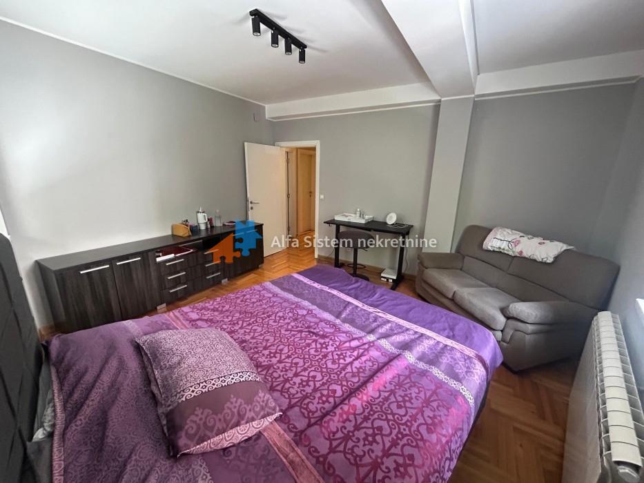 Izdavanje: Trosoban stan 80 m², Vračar – Beograd