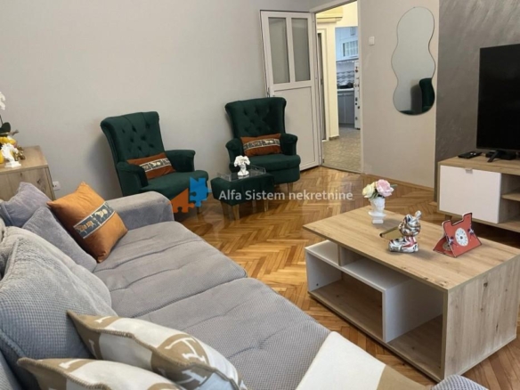 Izdavanje: Dvoiposoban stan 64 m², Savski venac – Beograd