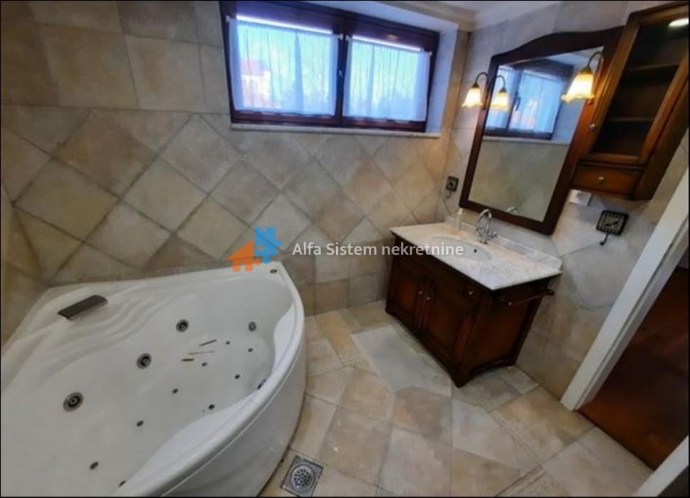 Izdavanje: Kuća 300 m², Banovo brdo – Beograd