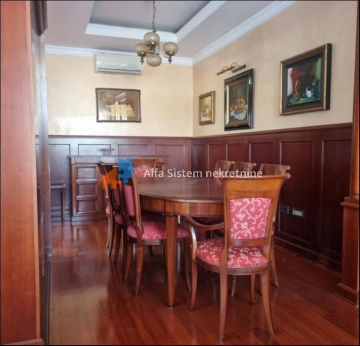 Izdavanje: Dvoiposoban stan 120 m², Stari grad – Beograd