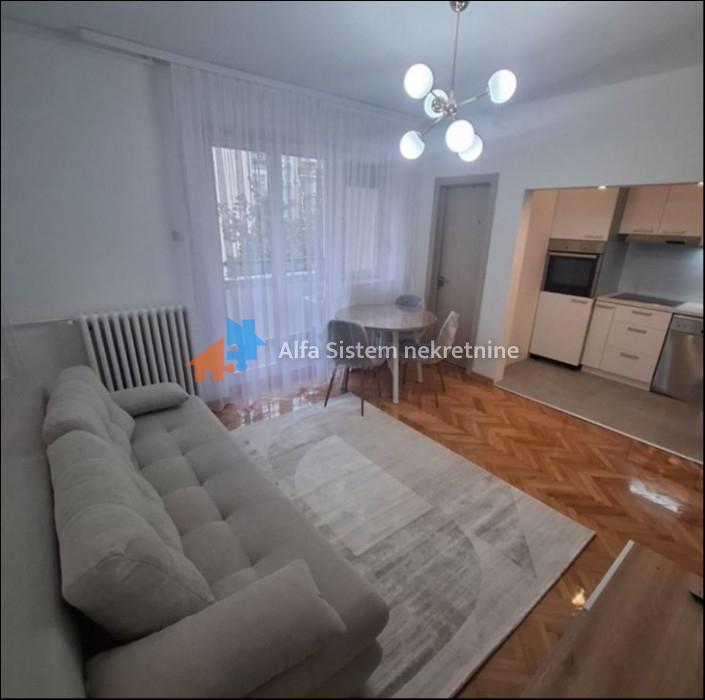 Izdavanje: Trosoban stan 52 m², Vračar – Beograd