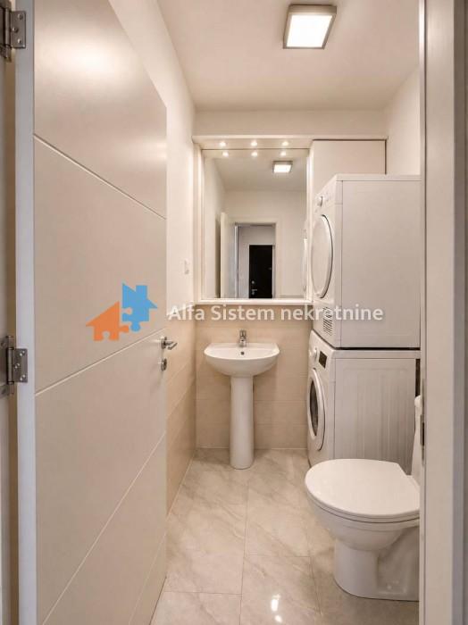 Izdavanje: Četvorosoban stan 95 m², Dedinje – Beograd