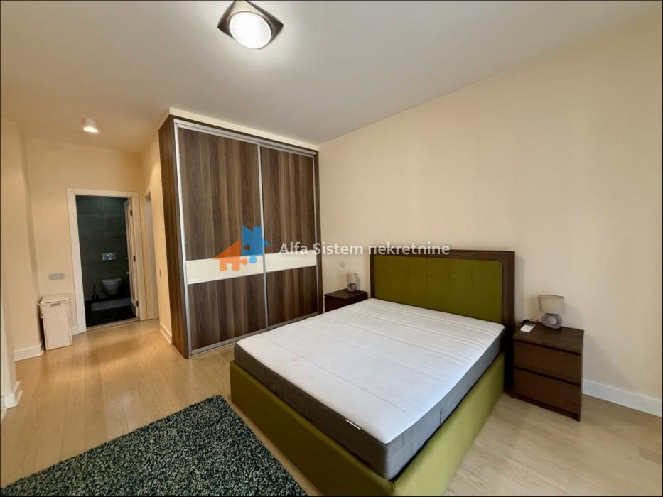 Izdavanje: Četvorosoban stan 185 m², Vračar – Beograd