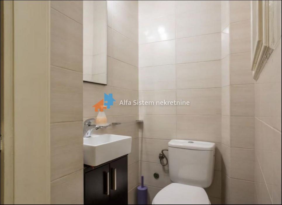 Izdavanje: Trosoban stan 80 m², Savski venac – Beograd